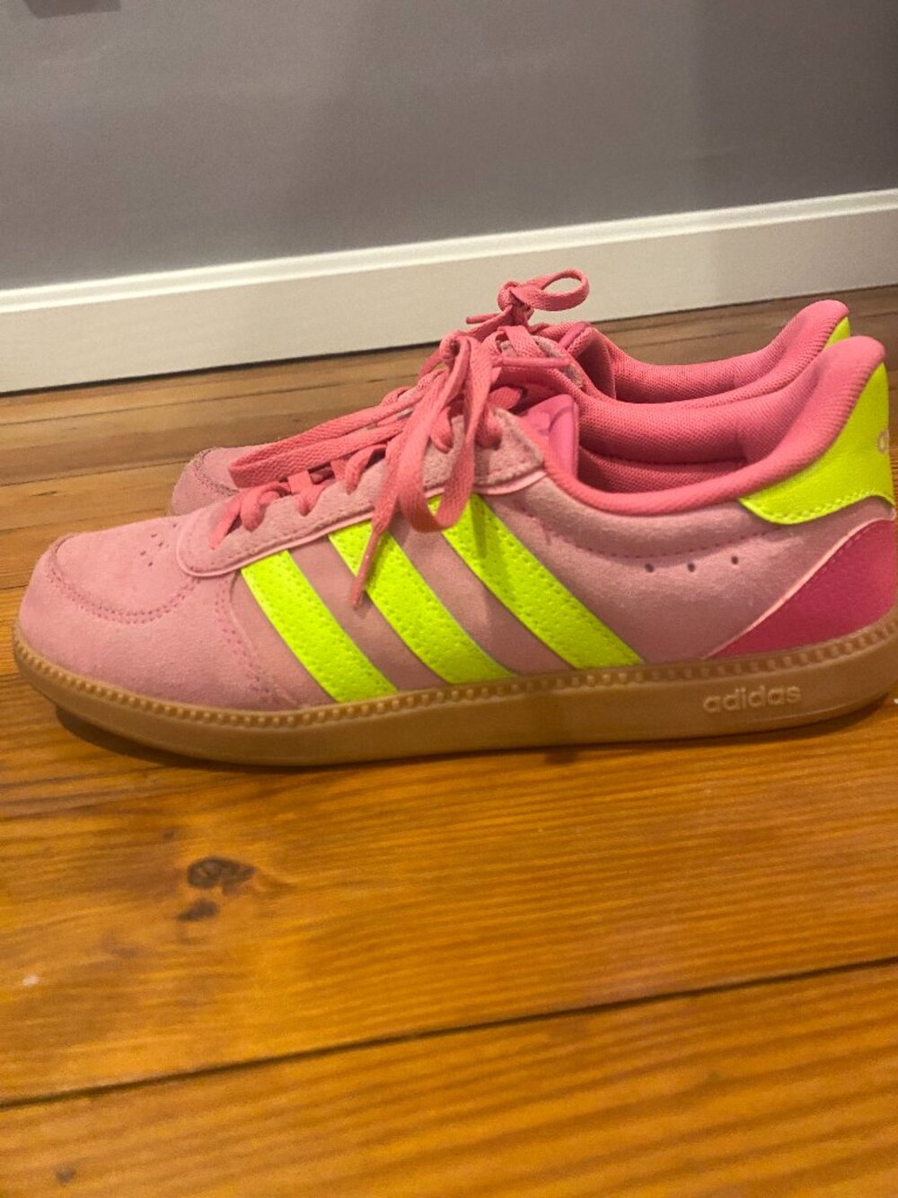 adidasBreaknet Sleek Sneaker Dark Pink, Yellow Stripes  7.5 Medium